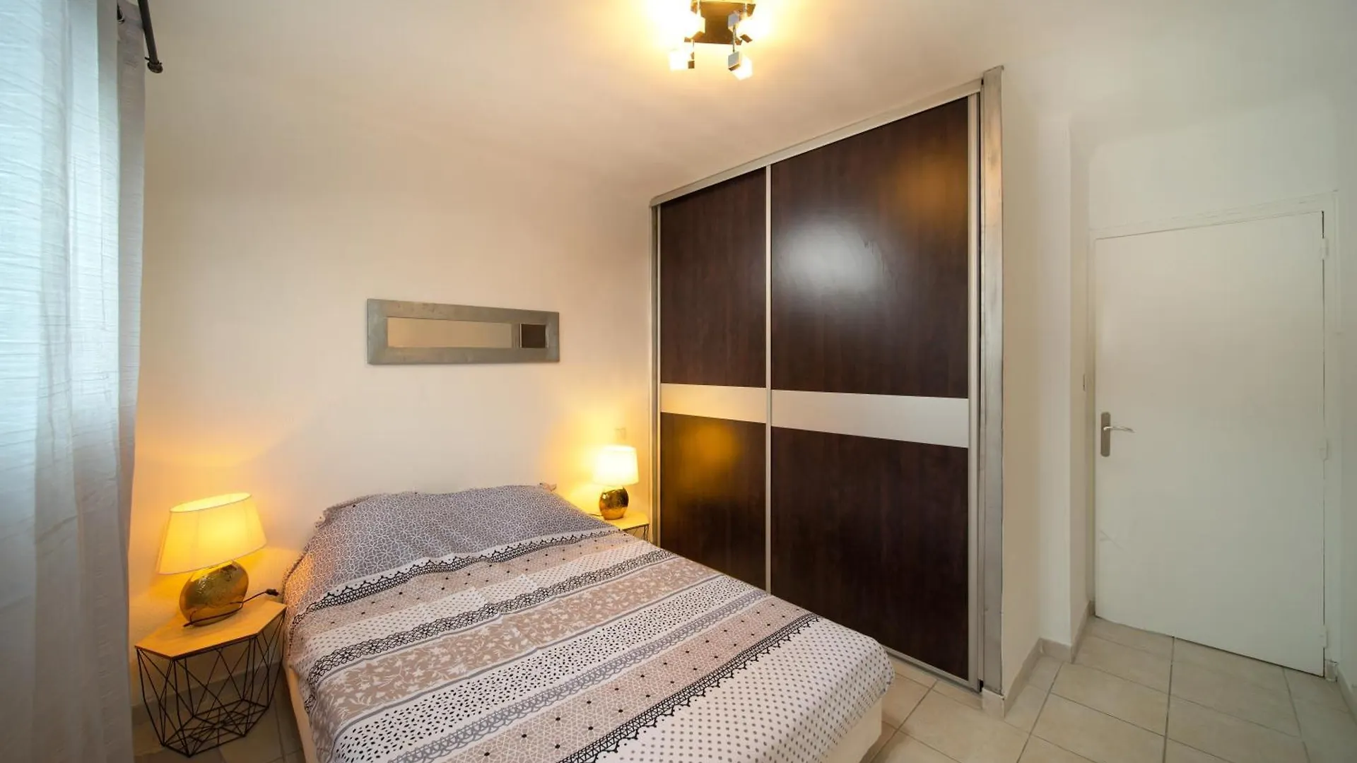 Appartement 3 Chambres Avec Terrasse Et Parking Marseille