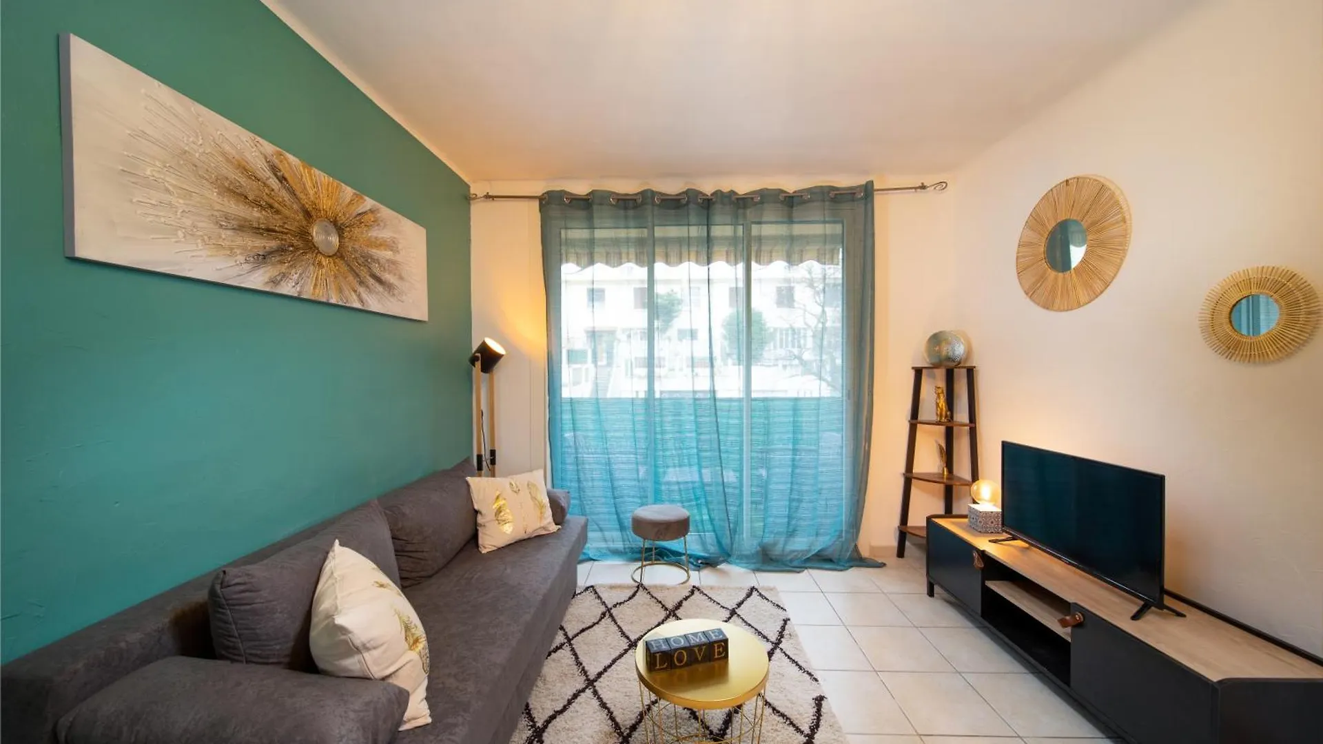 Appartement 3 Chambres Avec Terrasse Et Parking Marseille