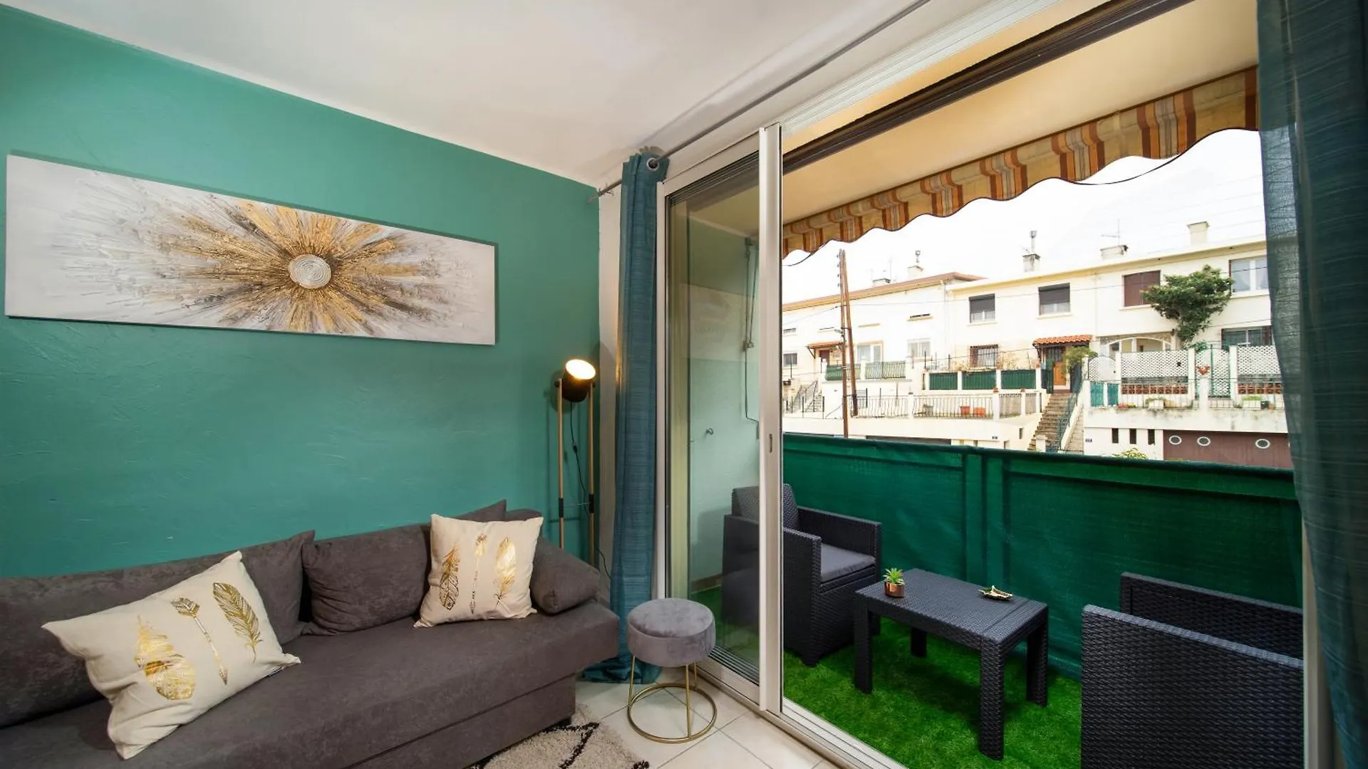 Appartement 3 Chambres Avec Terrasse Et Parking Marseille Apartment