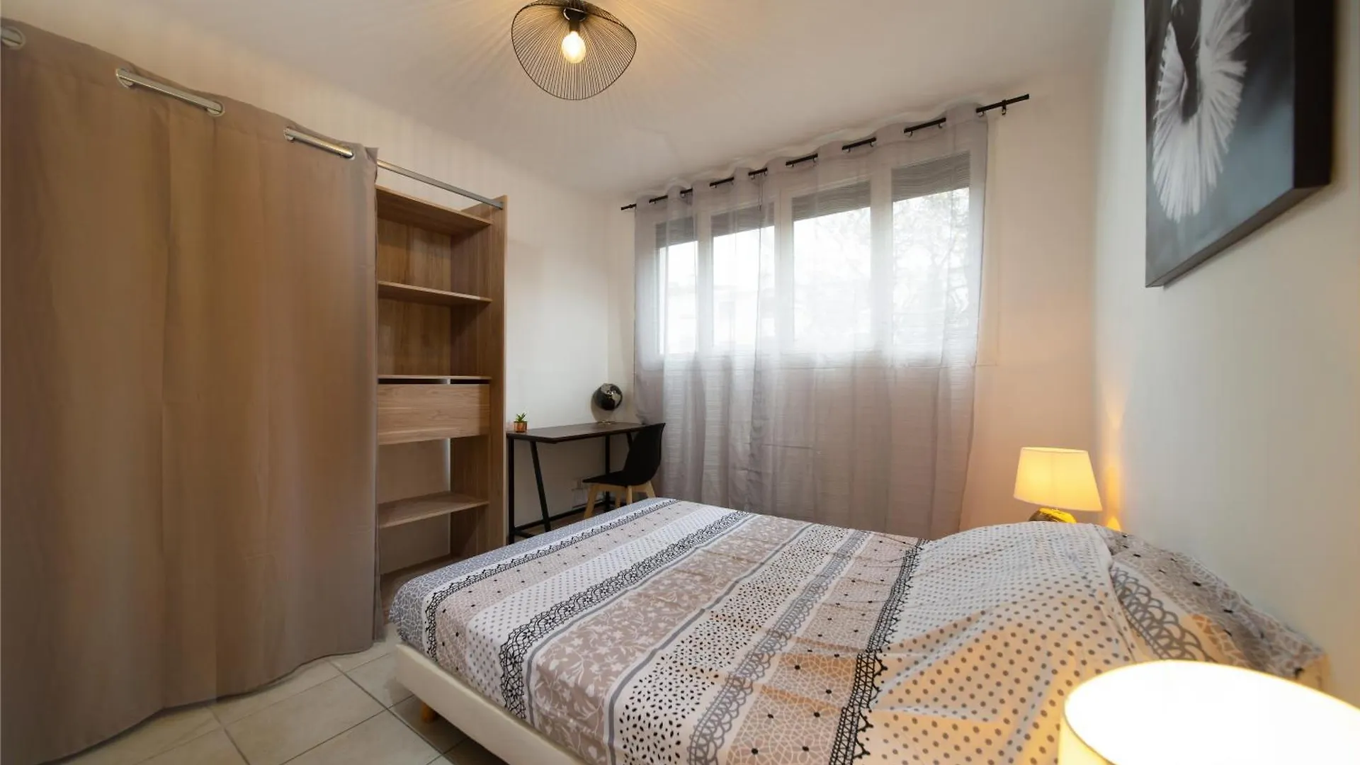 Appartement 3 Chambres Avec Terrasse Et Parking Marseille 0*,  France